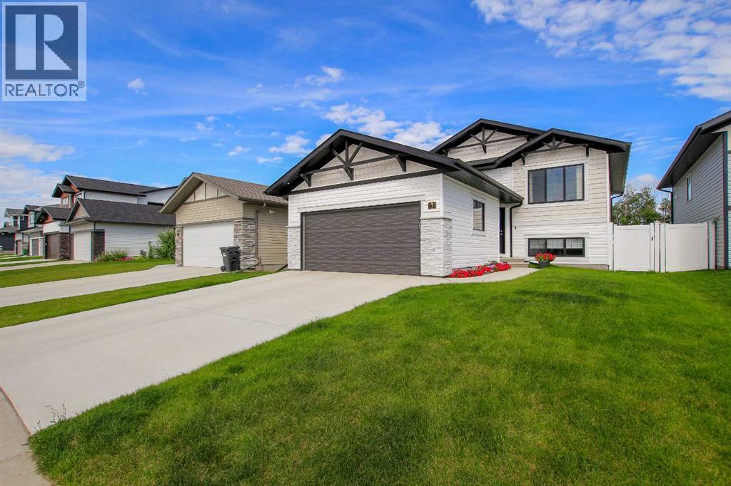 7 Thayer Close, Red Deer, AB T4P 0W7