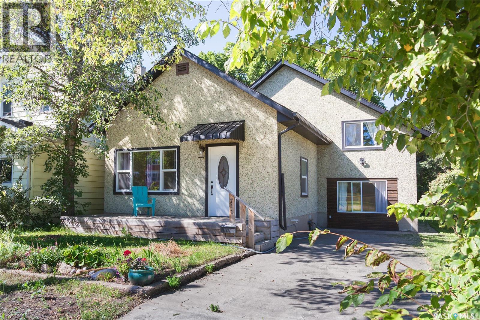 711 L Ave S, Saskatoon, SK S7M 2H8