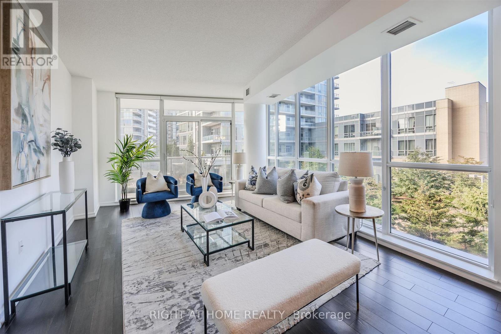 206 70 Forest Manor Rd, Toronto, ON M2J 0A9