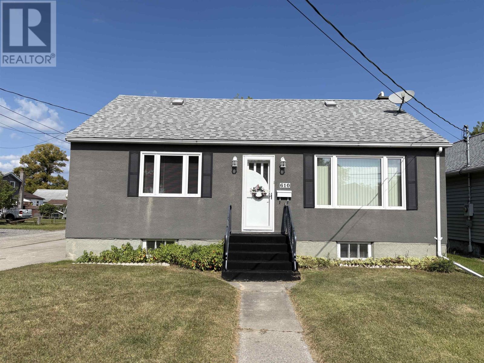 610 Second St E, Fort Frances, ON P9A 1N5