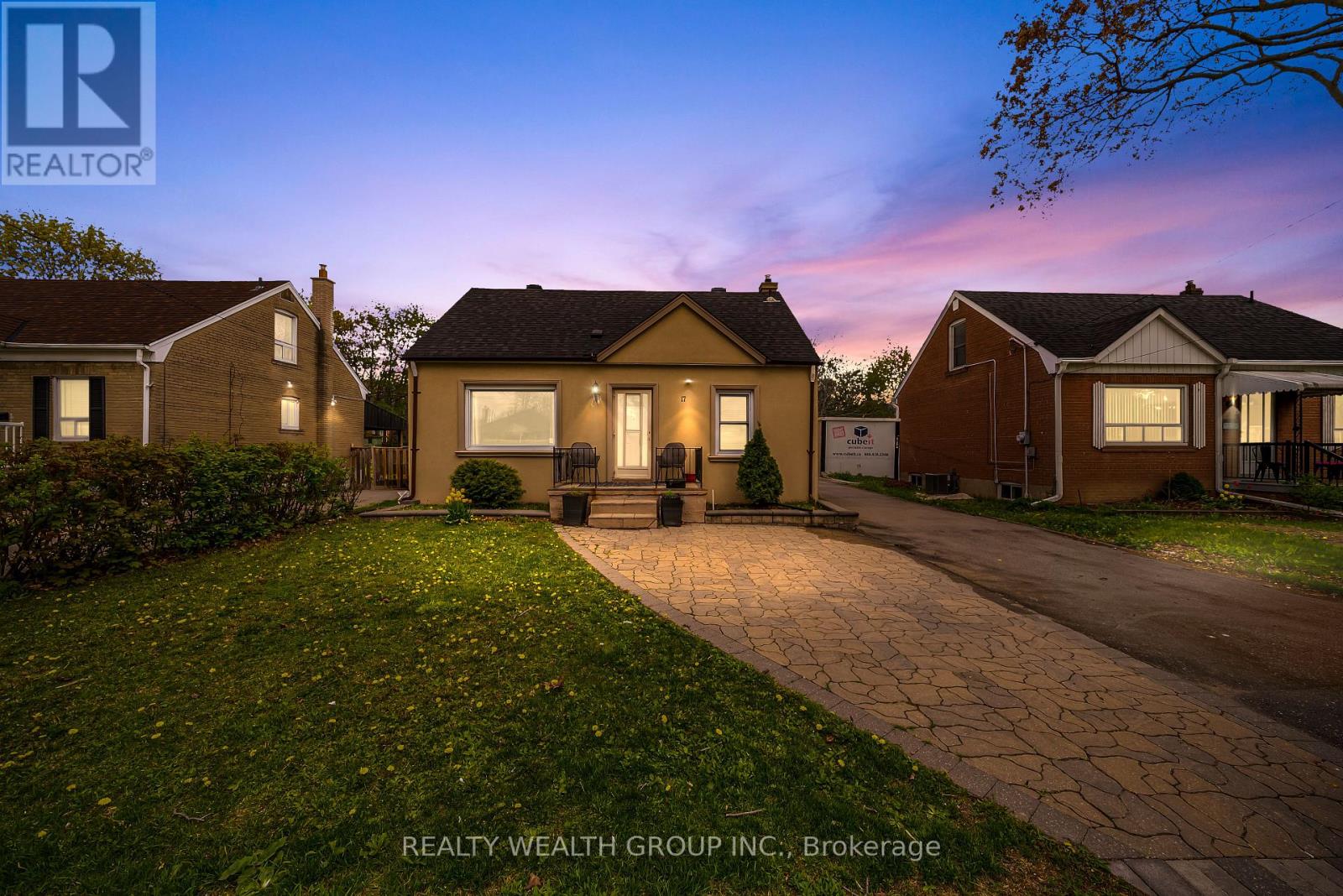 17 Haymarket Rd, Toronto, ON M3L 1H3