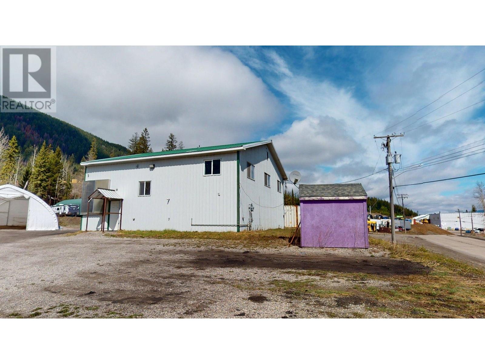 7 Inkaneep Rd, Elkford, BC V0B 1H0