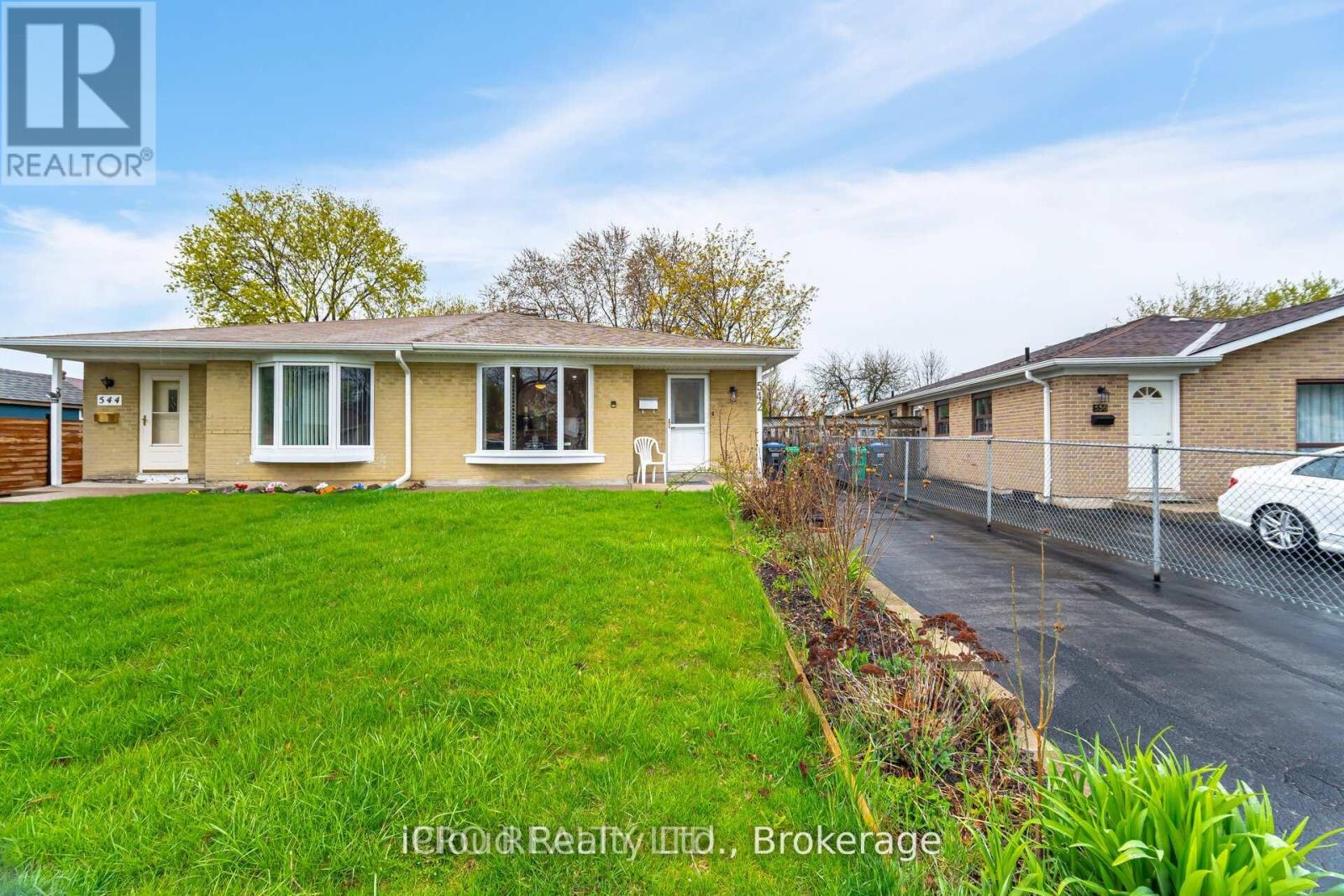 542 Lana Ter, Mississauga, ON L5A 3B3
