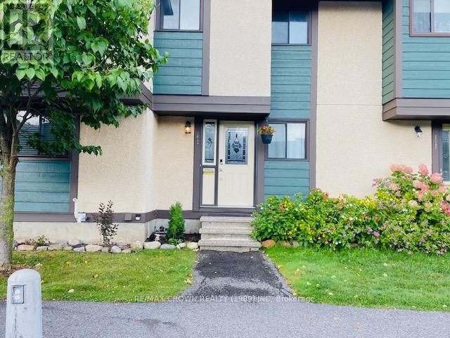 28 1649 Meadowbrook Rd, Ottawa, ON K1B 4W6