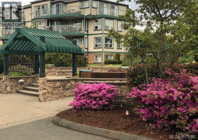 894 Vernon Ave Unit 102 Ave, Saanich, BC V8X 2W6