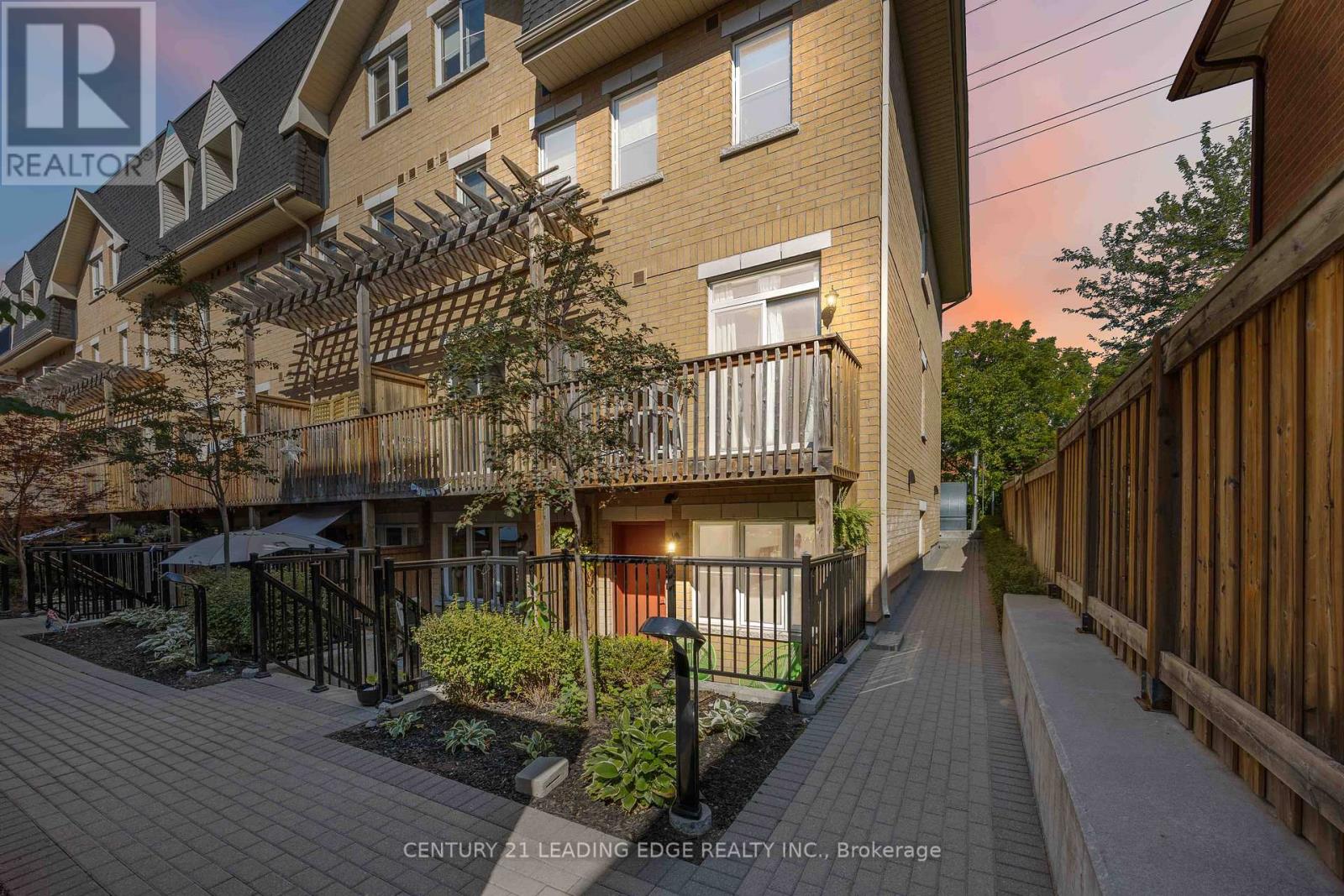 120 380 Hopewell Ave, Toronto, ON M6E 2S2