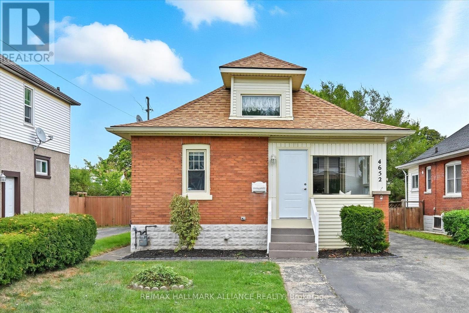 4652 Sixth Ave, Niagara Falls, ON L2E 4T5