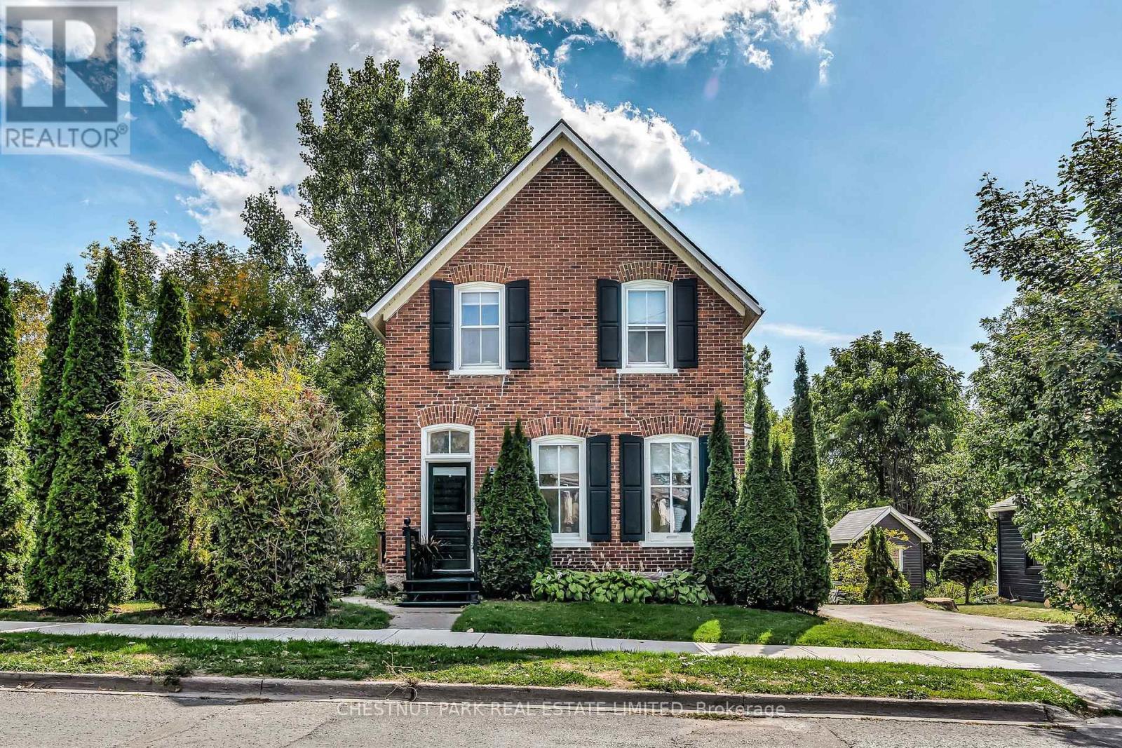 28 York St, Prince Edward County Picton Ward, ON K0K 2T0