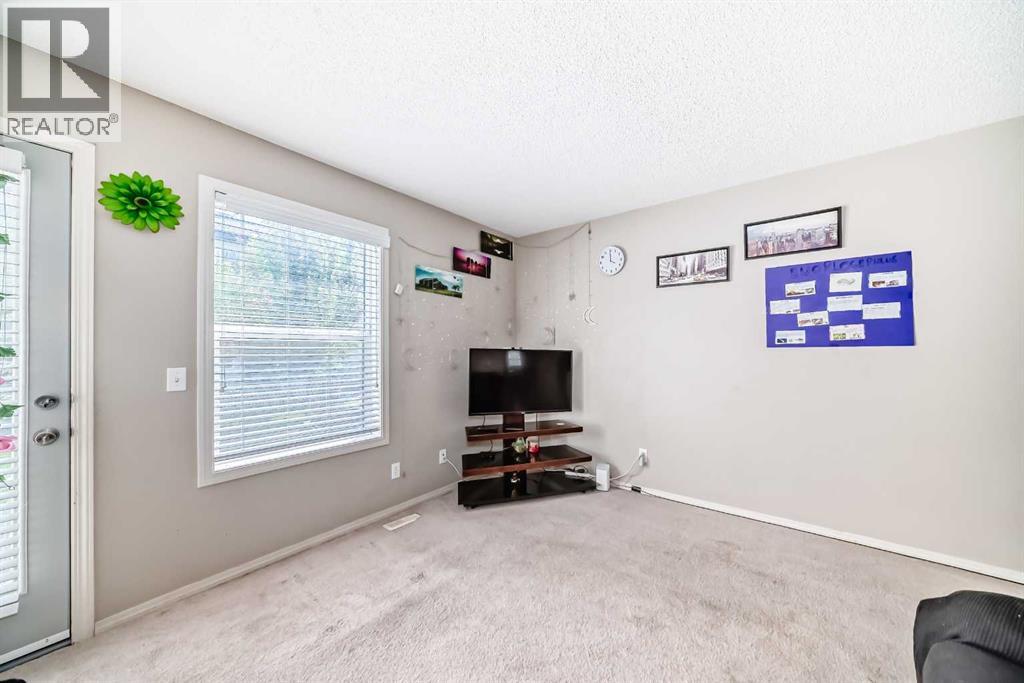 147 Saddlebrook Pt NE, Calgary, AB T3J 0G3