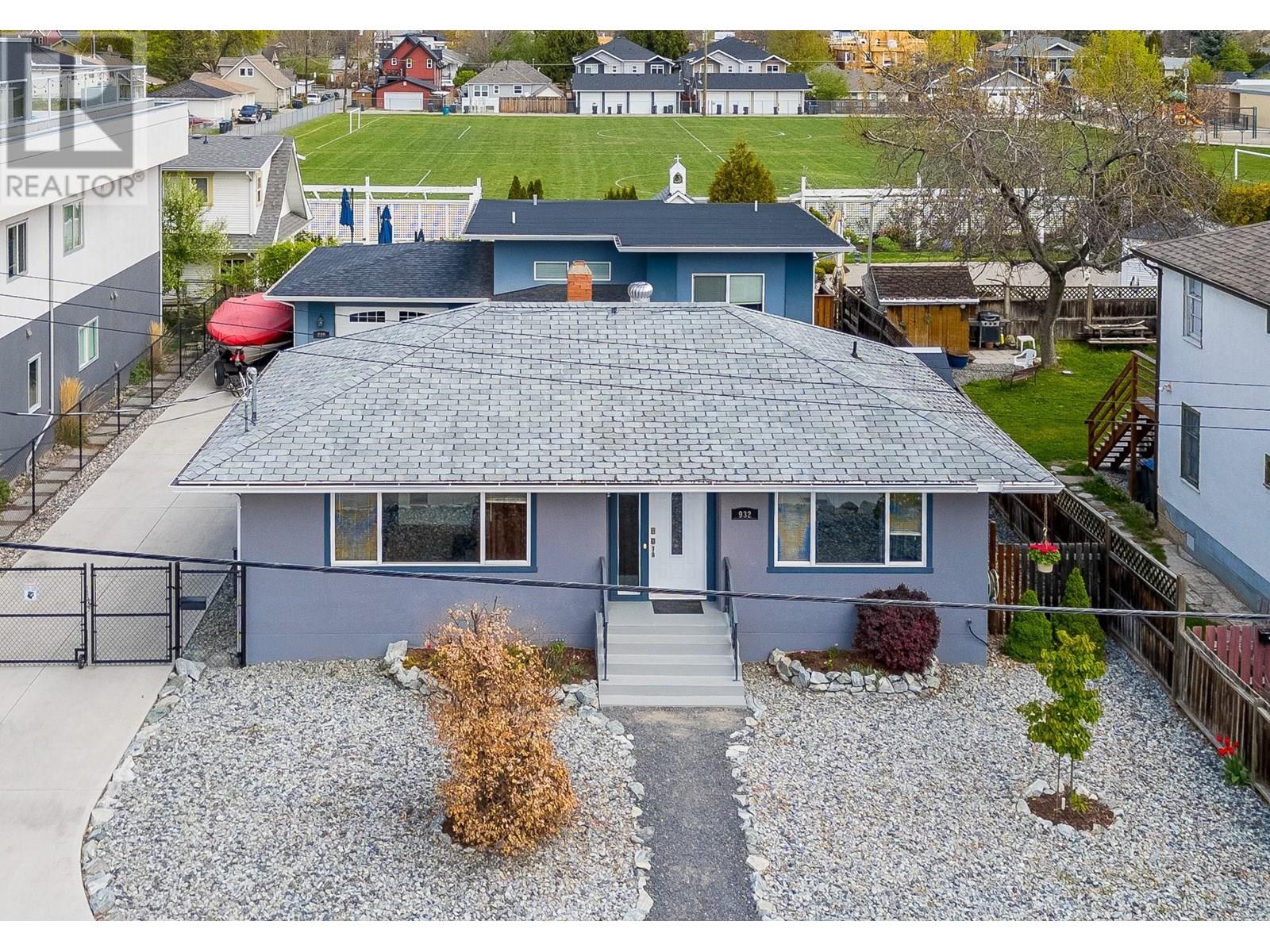 930-932 Lawson Ave, Kelowna, BC V1Y 6T1