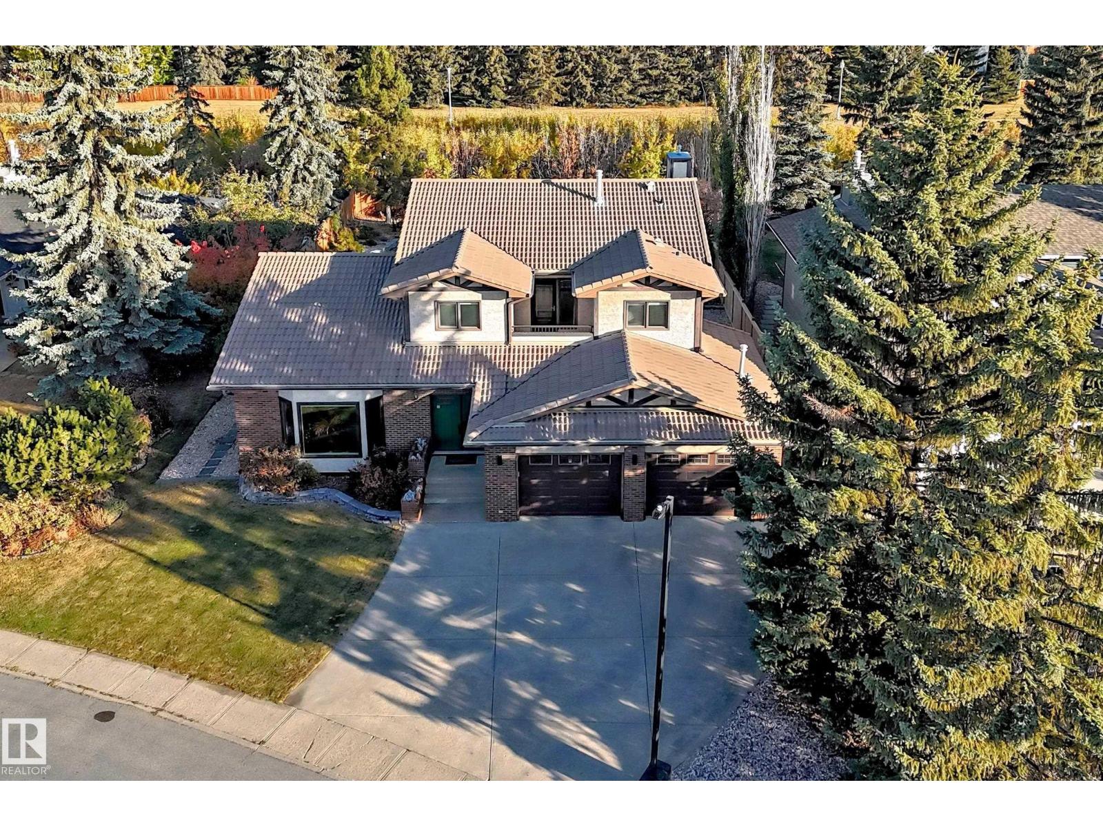 53 Blue Quill Cr NW, Edmonton, AB T6J 6C5