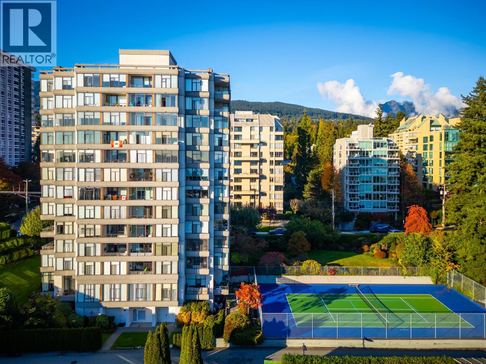 1480 Duchess Avenue Unit 704, West Vancouver, BC V7T 2W2