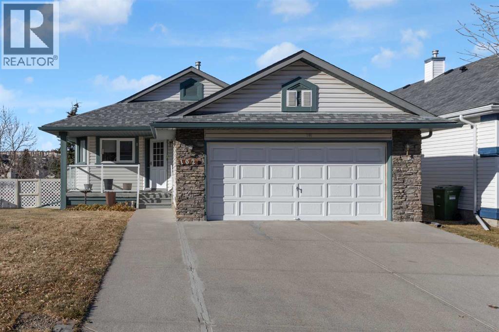 102 Edgebrook Hts NW, Calgary, AB T3A 5M5