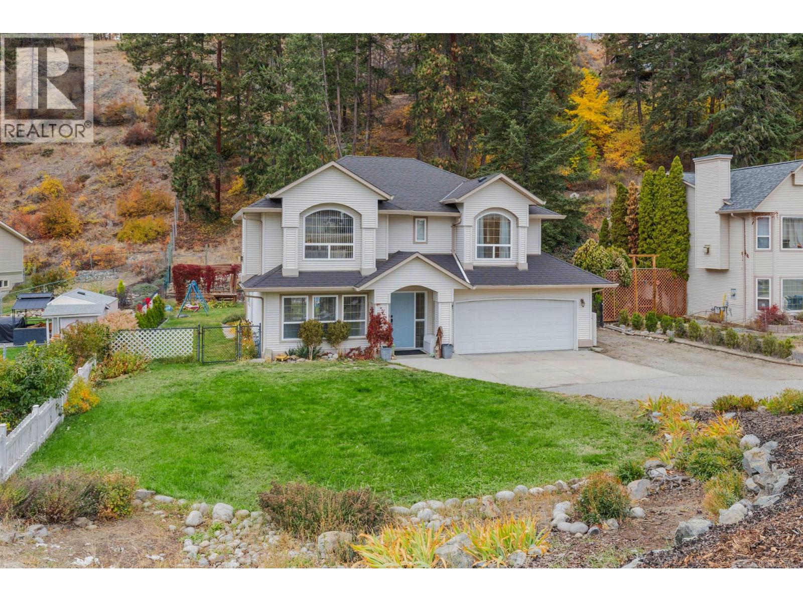 5817 Victoria St, Peachland, BC V0H 1X4