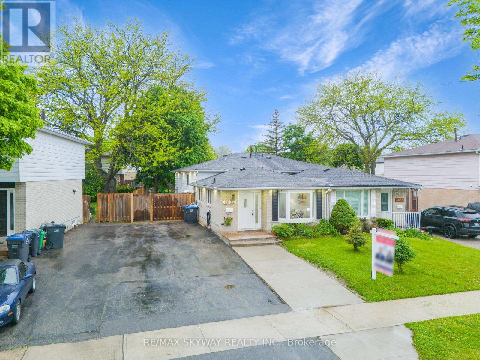 2637 Widemarr Rd, Mississauga, ON L5J 1M4