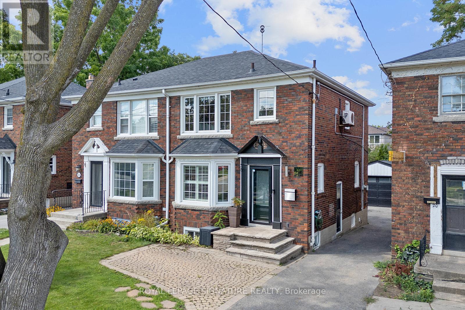 18 Vanderhoof Ave, Toronto, ON M4G 2H1