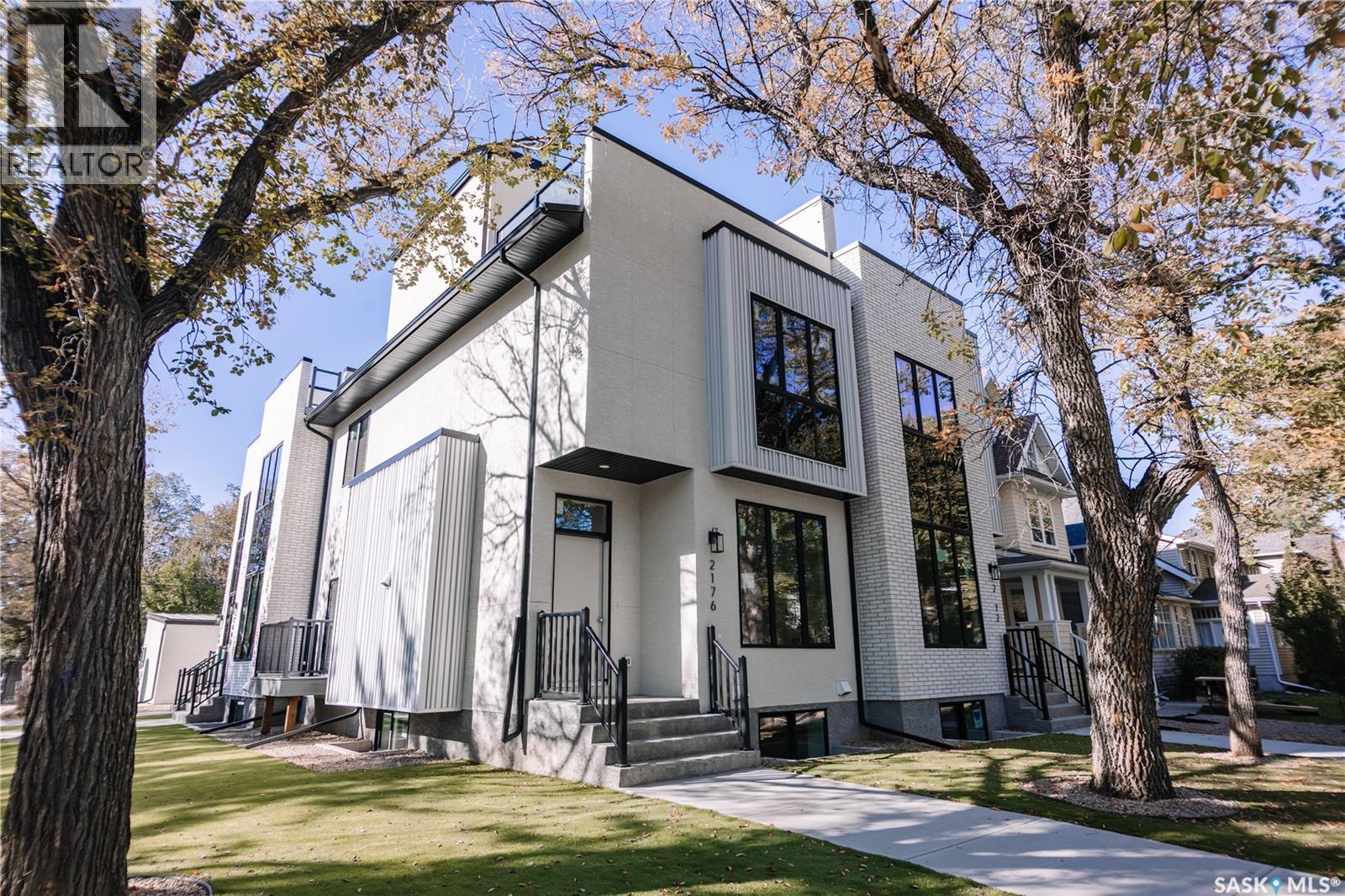 2804 14 Avenue, Regina, SK S4T 5S8