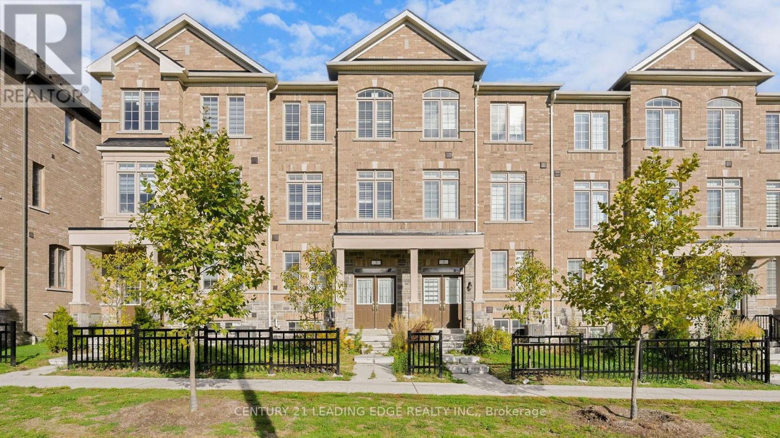 3 Royal Collection Way, Whitby, ON L1P 0P1