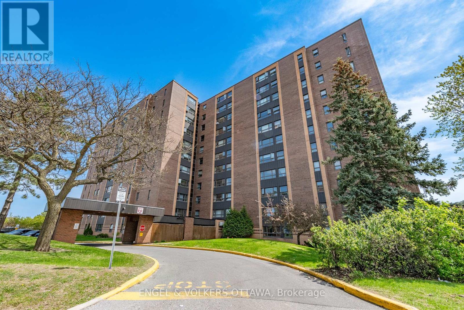 8 1356 Meadowlands Dr E, Ottawa, ON K2E 6K6