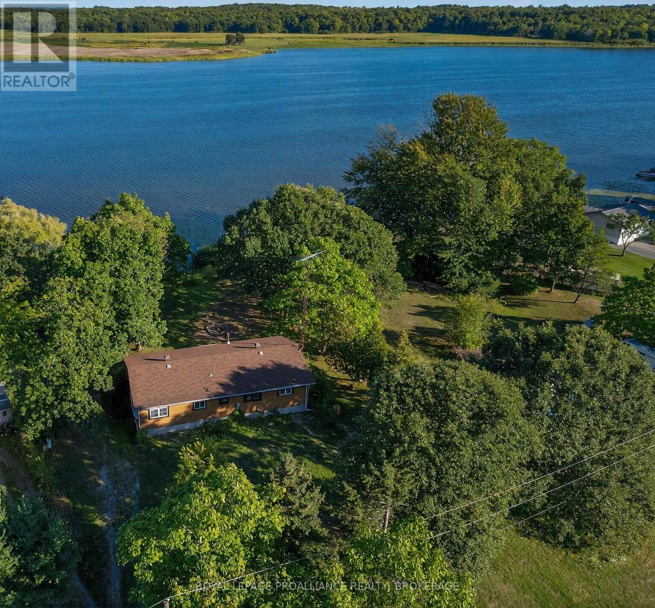 225 Johnson Bay Ln, Frontenac Islands, ON K7G 2V6
