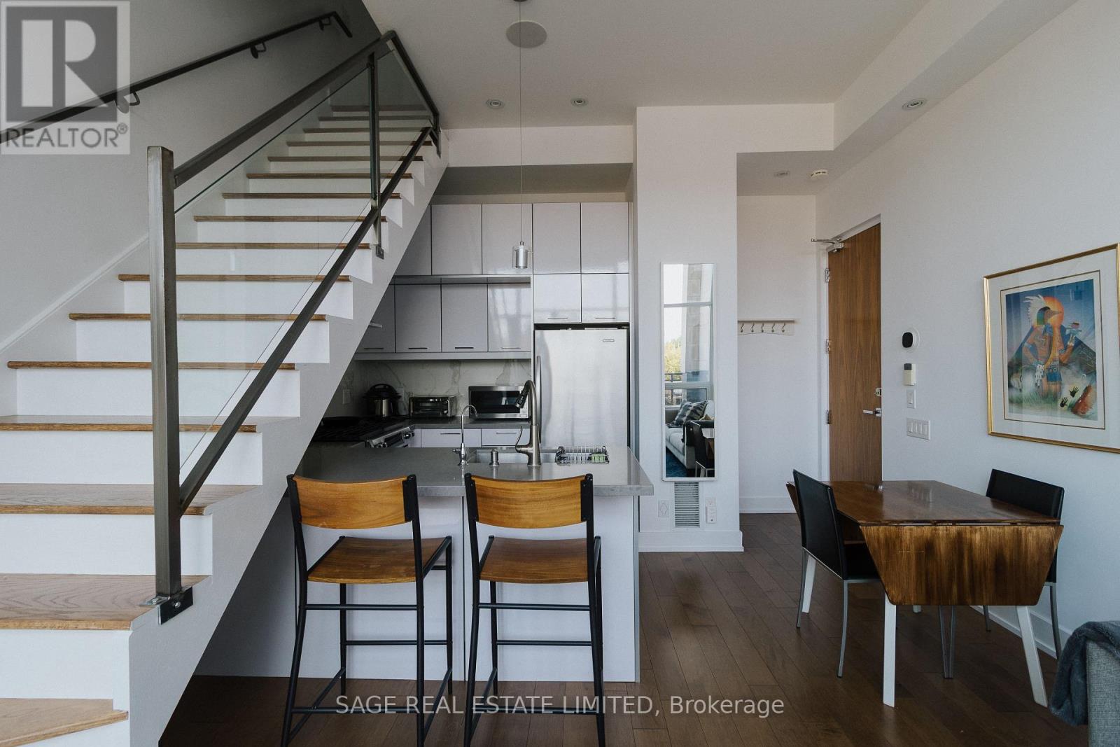 202 483 Dupont St NW, Toronto Annex, ON M6G 1Y6
