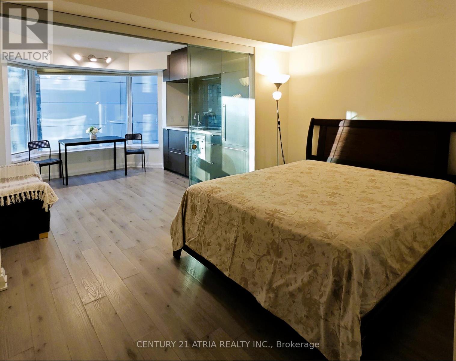 605 155 Yorkville Ave, Toronto, ON M5R 0B4