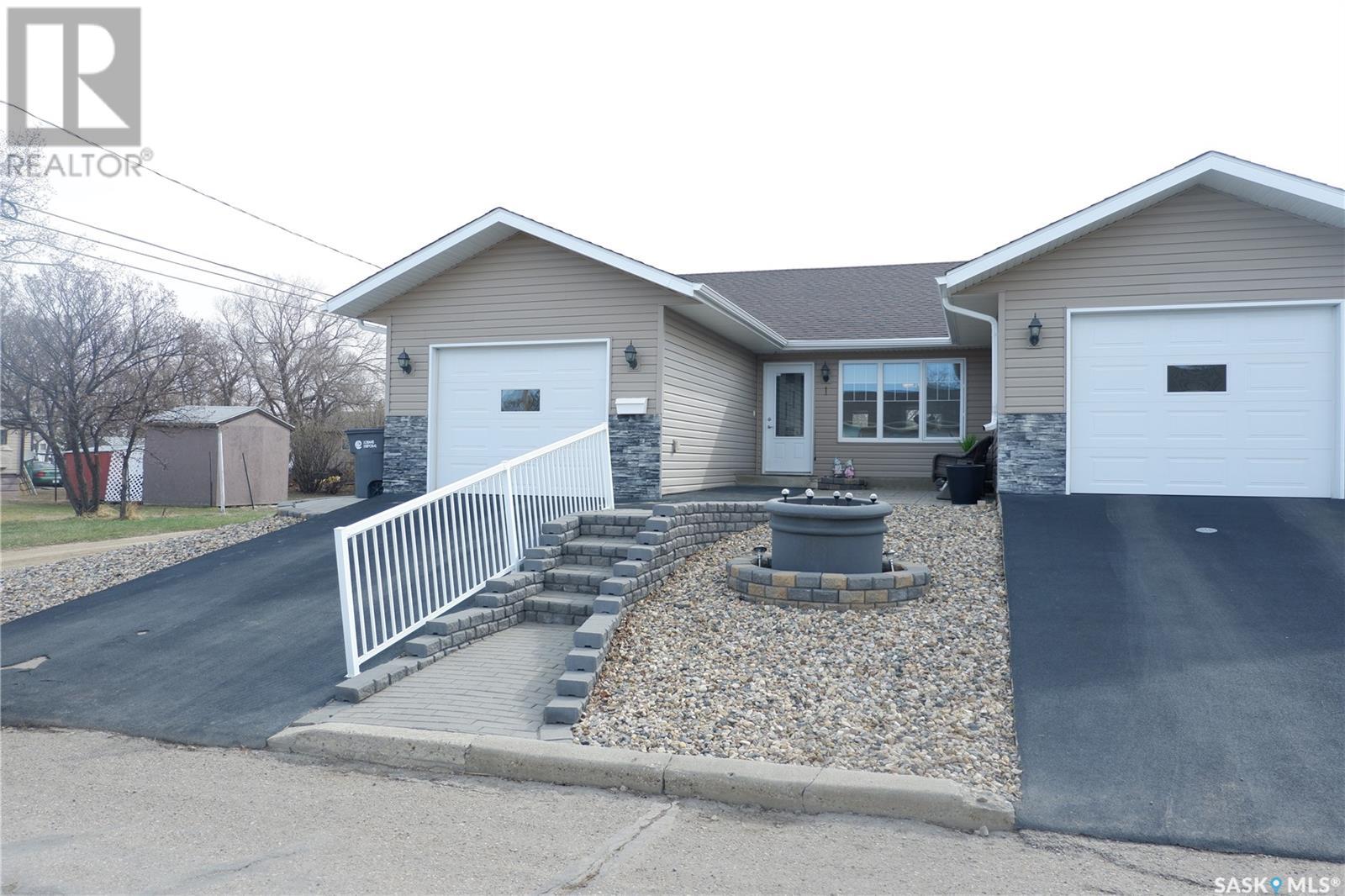 401 3rd Avenue E Unit 1, Assiniboia, SK S0H 0B0