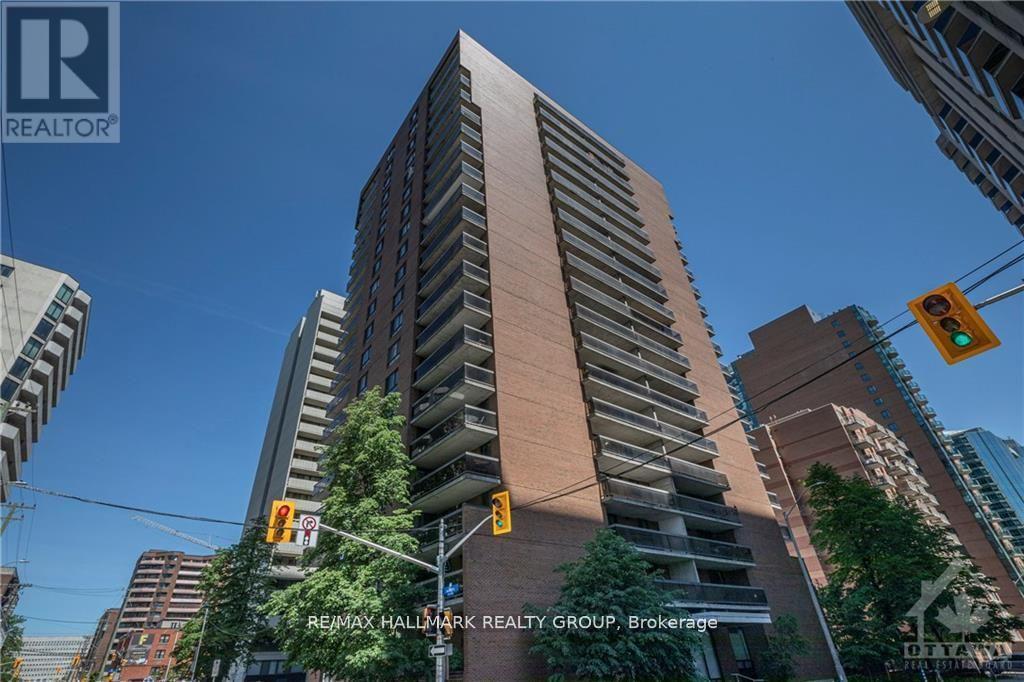 205 475 Laurier St W, Ottawa, ON K1R 7X1