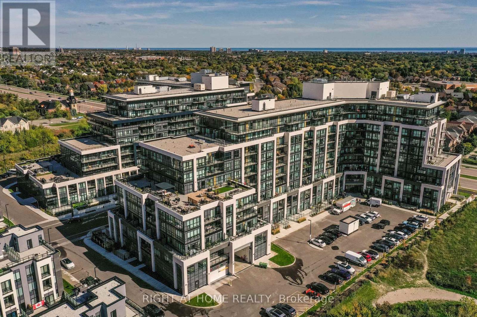 119 405 Dundas St W, Oakville, ON L6M 5P9