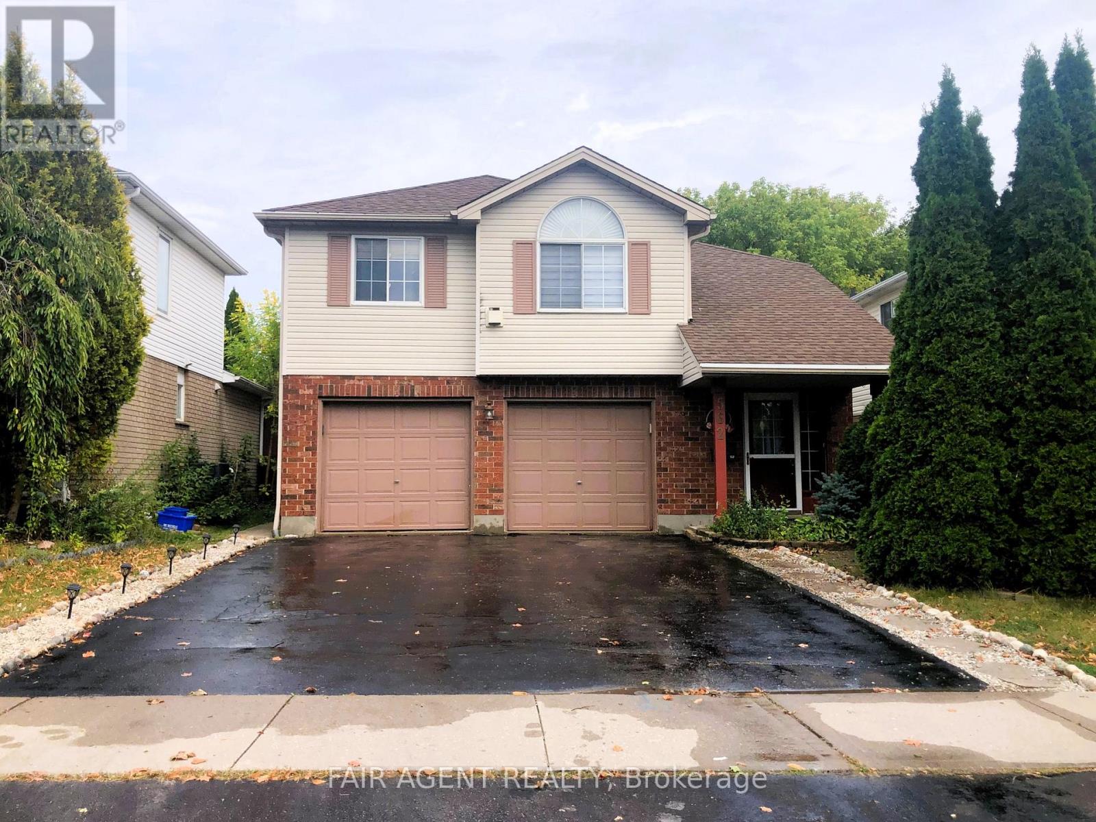 562 Erinbrook Dr, Kitchener, ON N2E 3M8