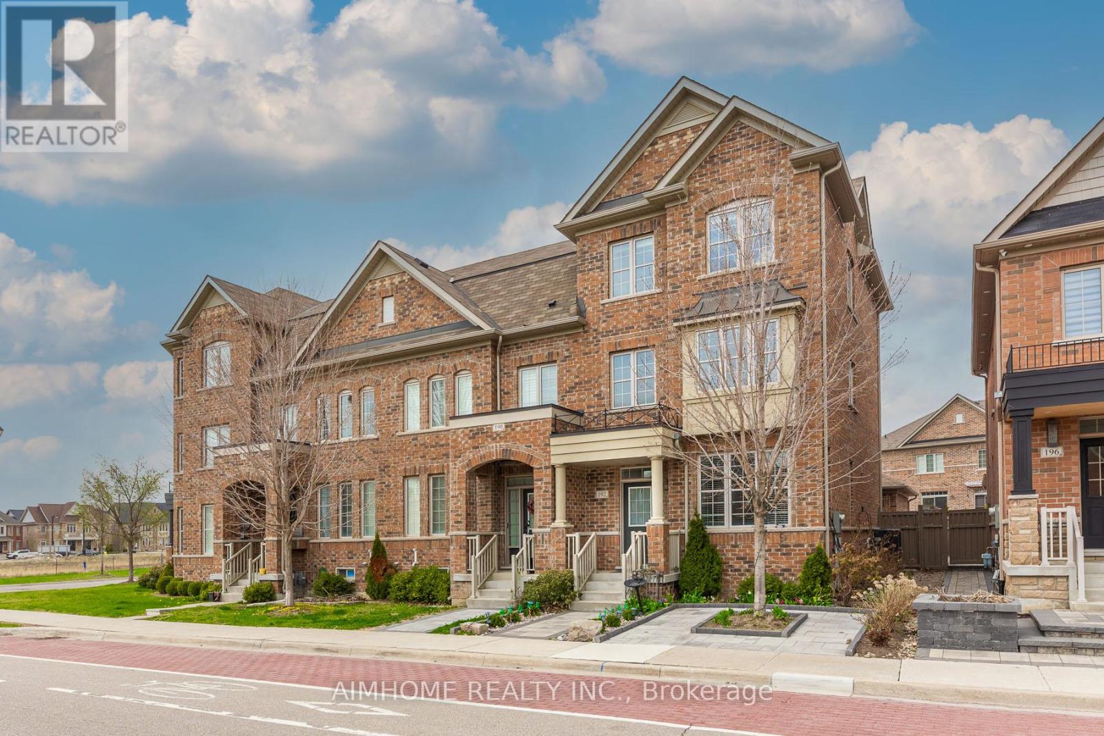 192 E S Corners Blvd, Vaughan Kleinburg, ON L4H 4H3