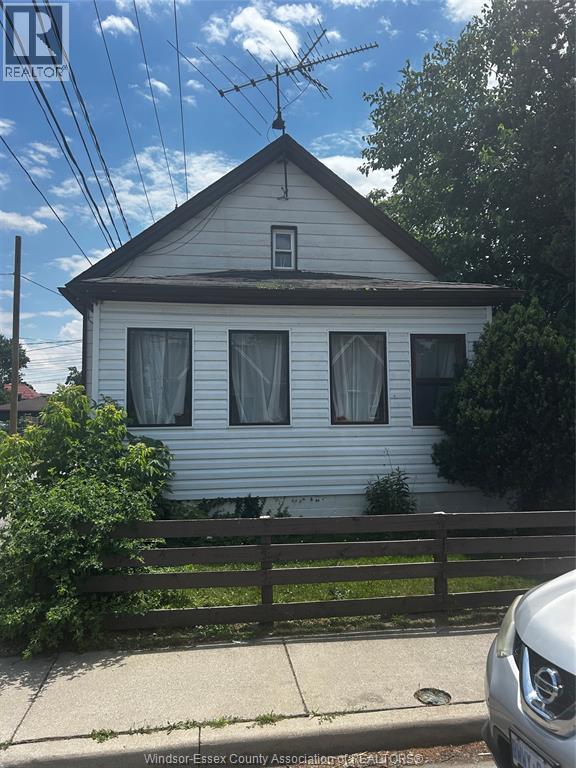 1043 Cataraqui, Windsor, ON N9A 1P9