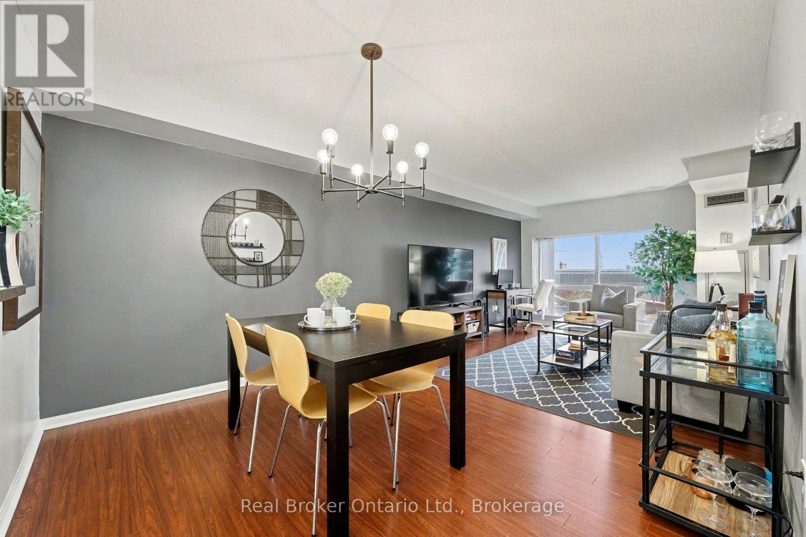 309 101 Subway Cres, Toronto, ON M9B 6K4