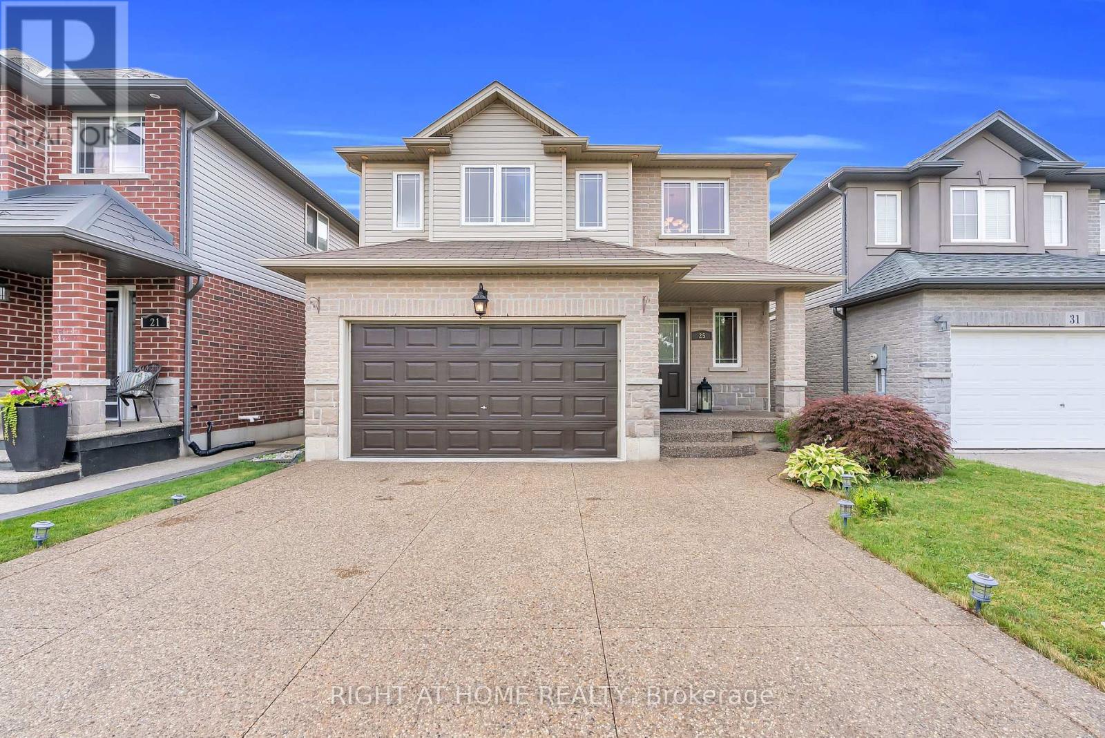 25 Stoneglen Way, Hamilton, ON L0R 1W0