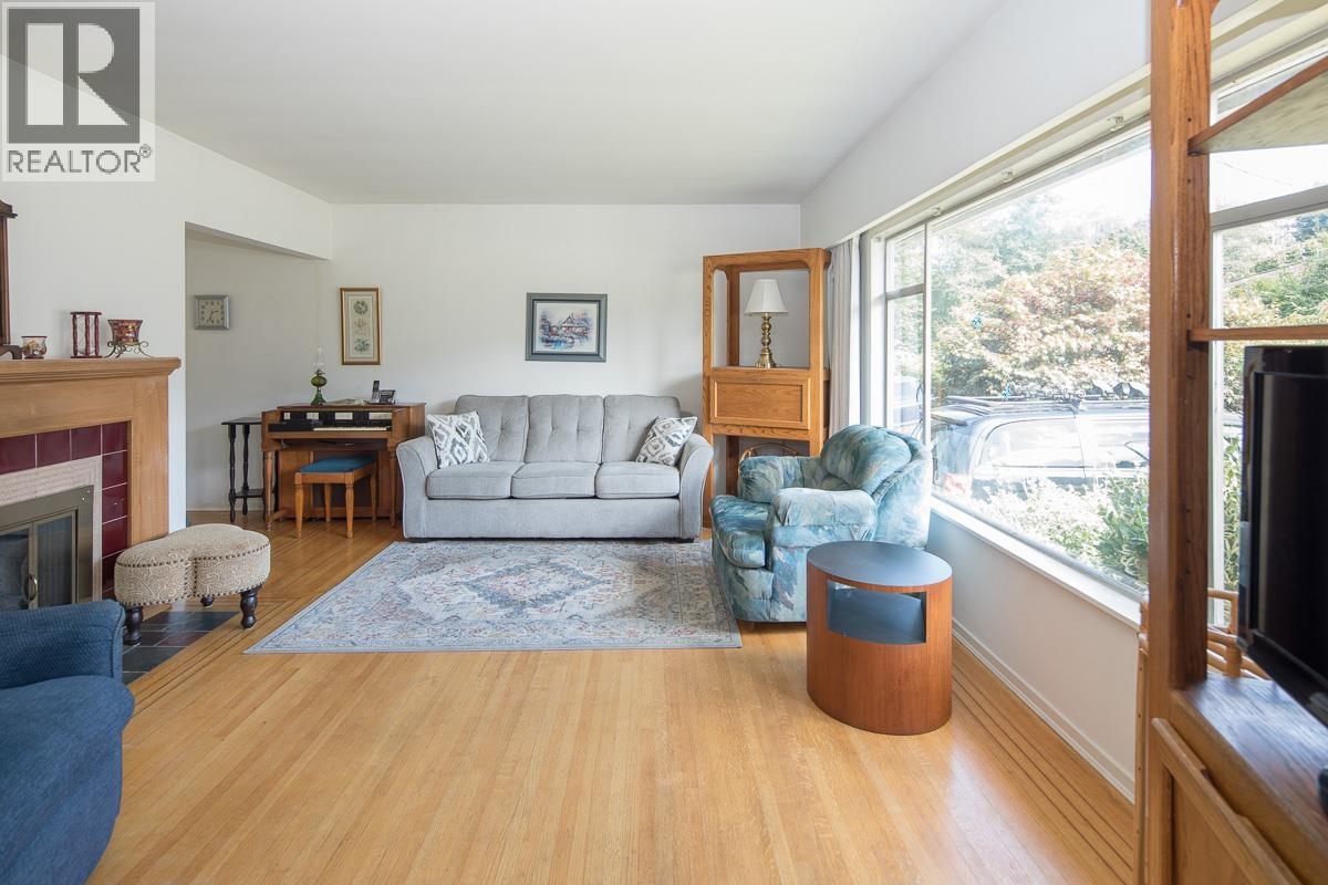 7985 Rosewood St, Burnaby, BC V5E 2H4