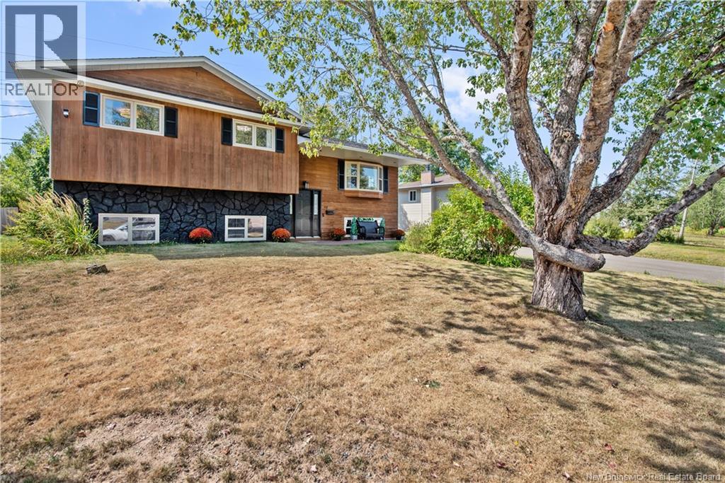 98 Henderson Ave, Riverview, NB E1B 3P3