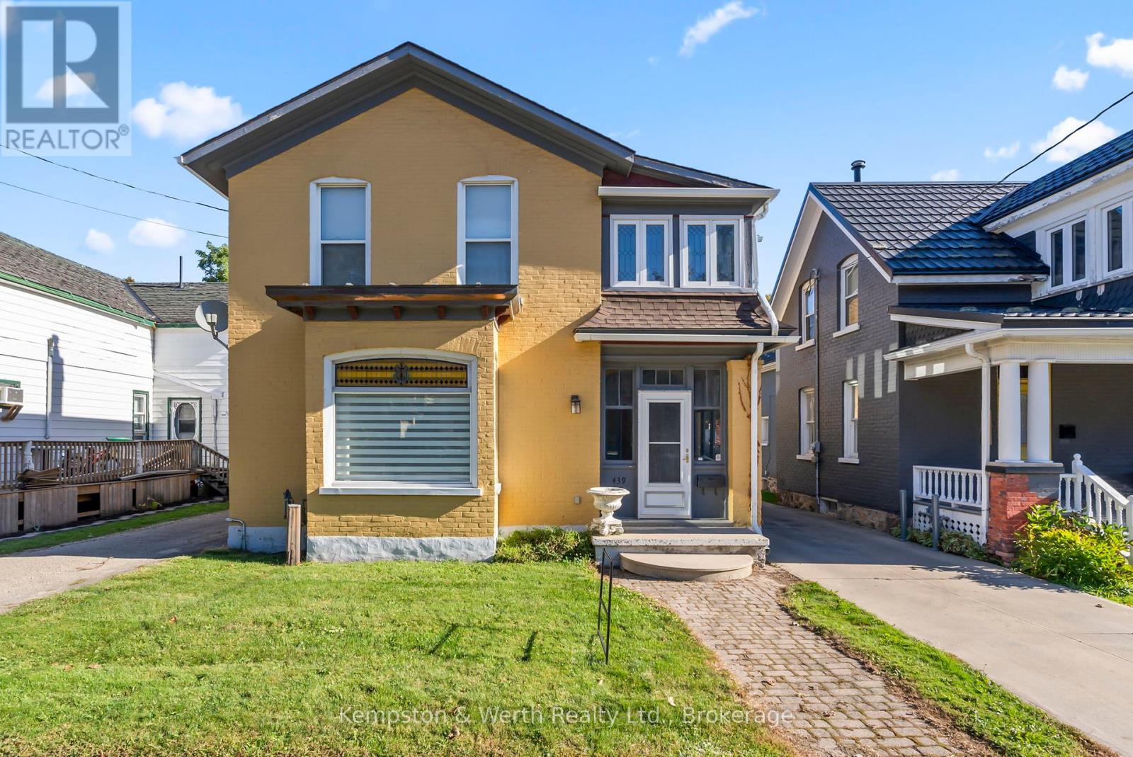 439 Main St W, North Perth, ON N4W 1A7