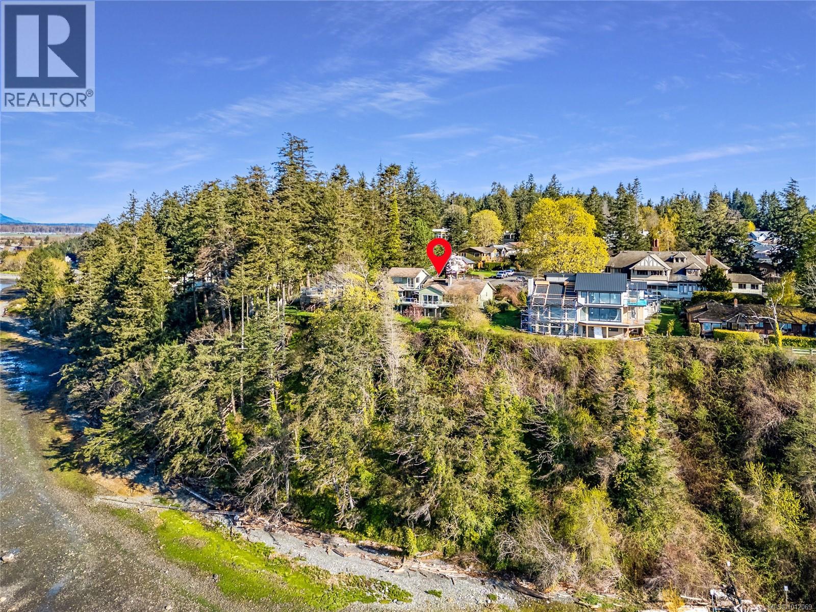 145 Manor Pl, Comox, BC V9M 1C6