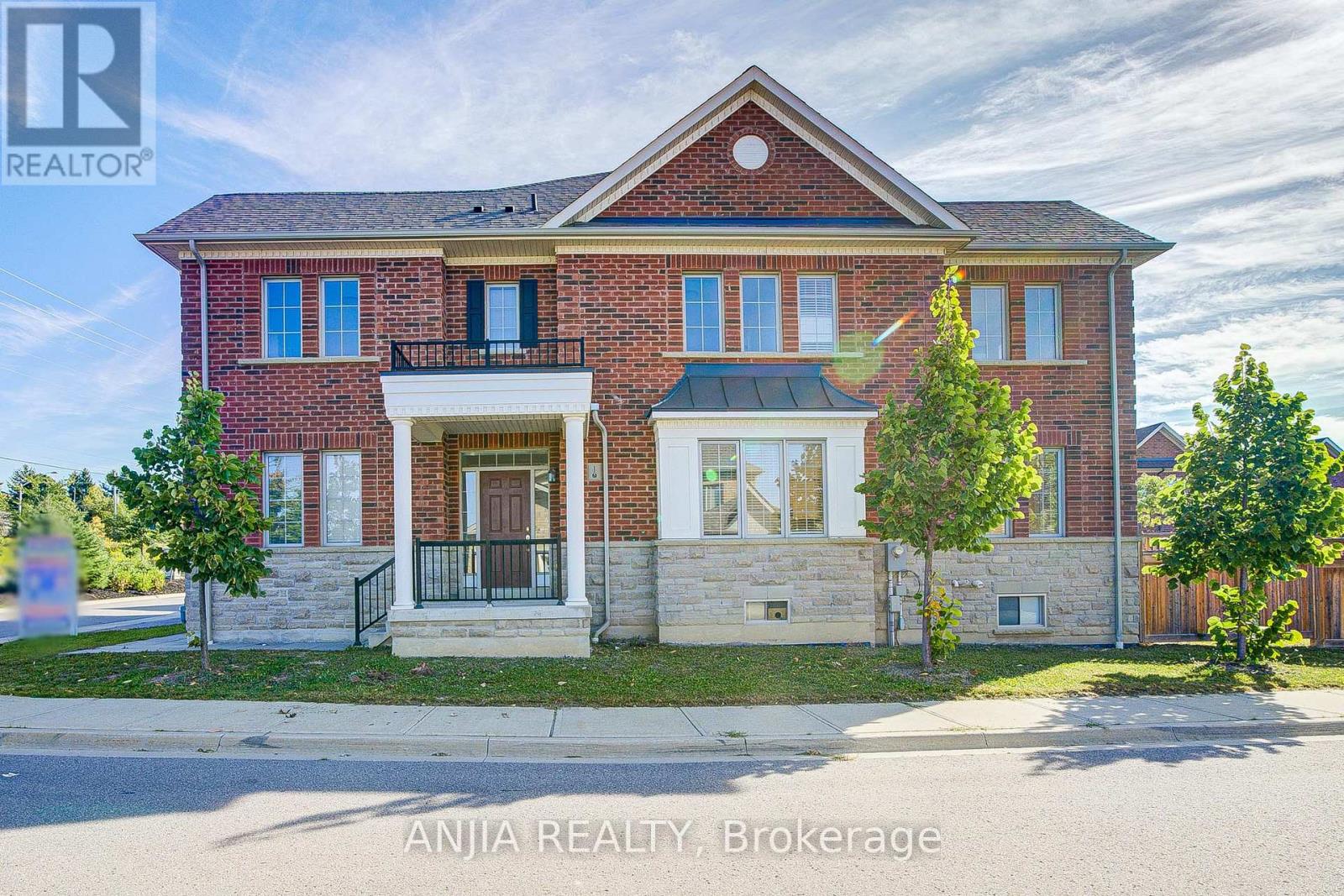 1 Bellflower Ln, Richmond Hill, ON L4E 1E7