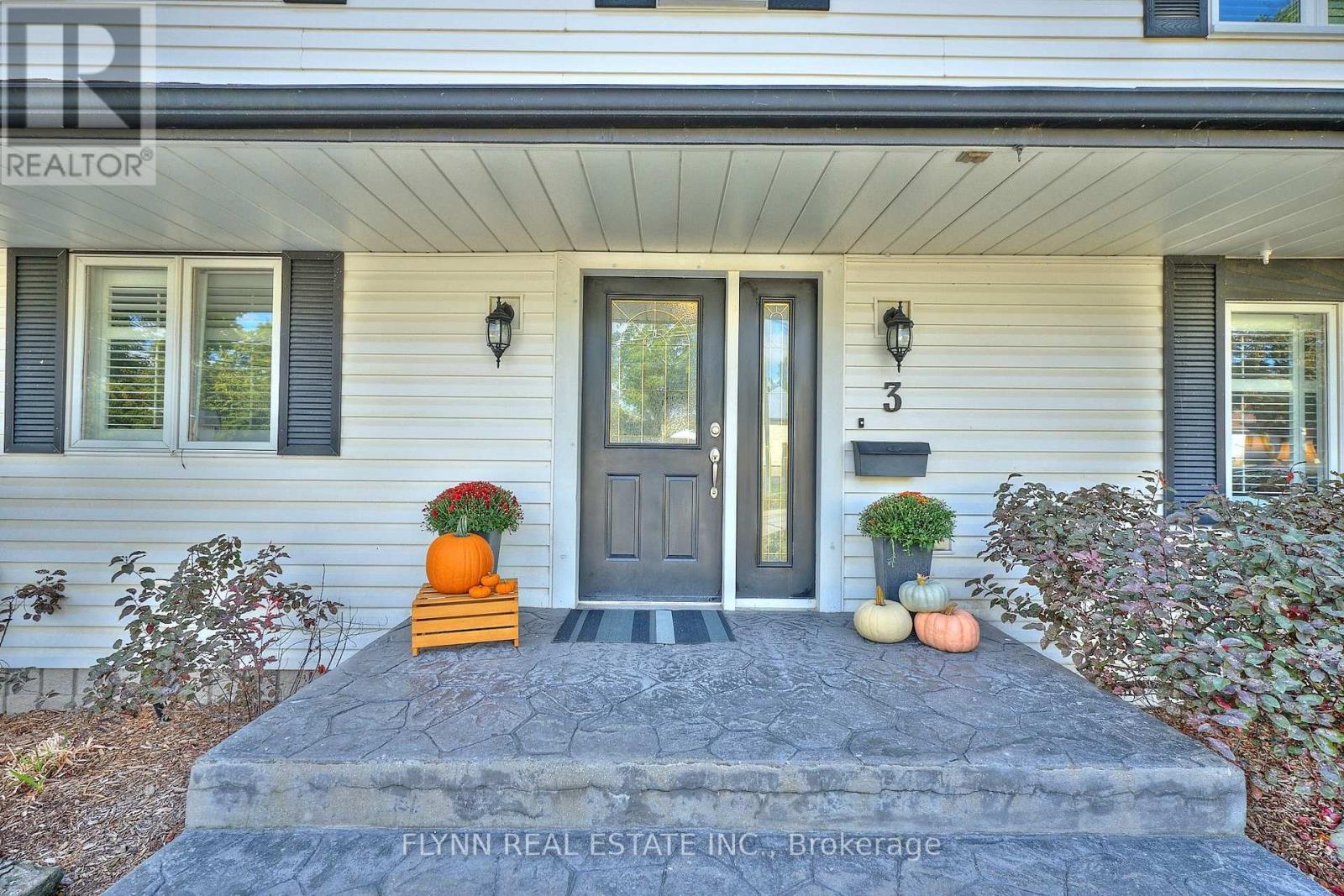 3 Brock St, Thorold, ON L2V 1V7