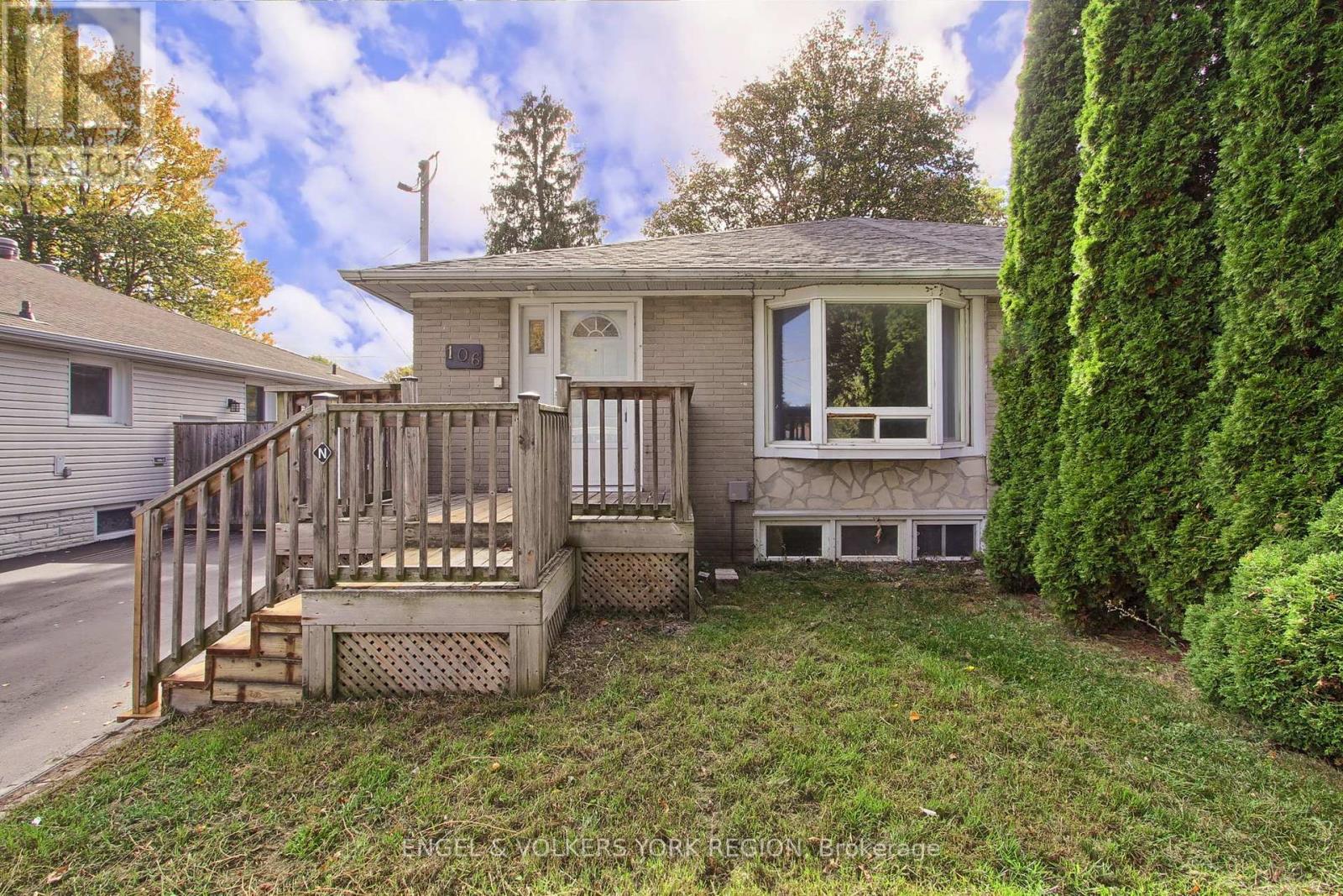 106 Sheldon Ave, Newmarket, ON L3Y 2V7