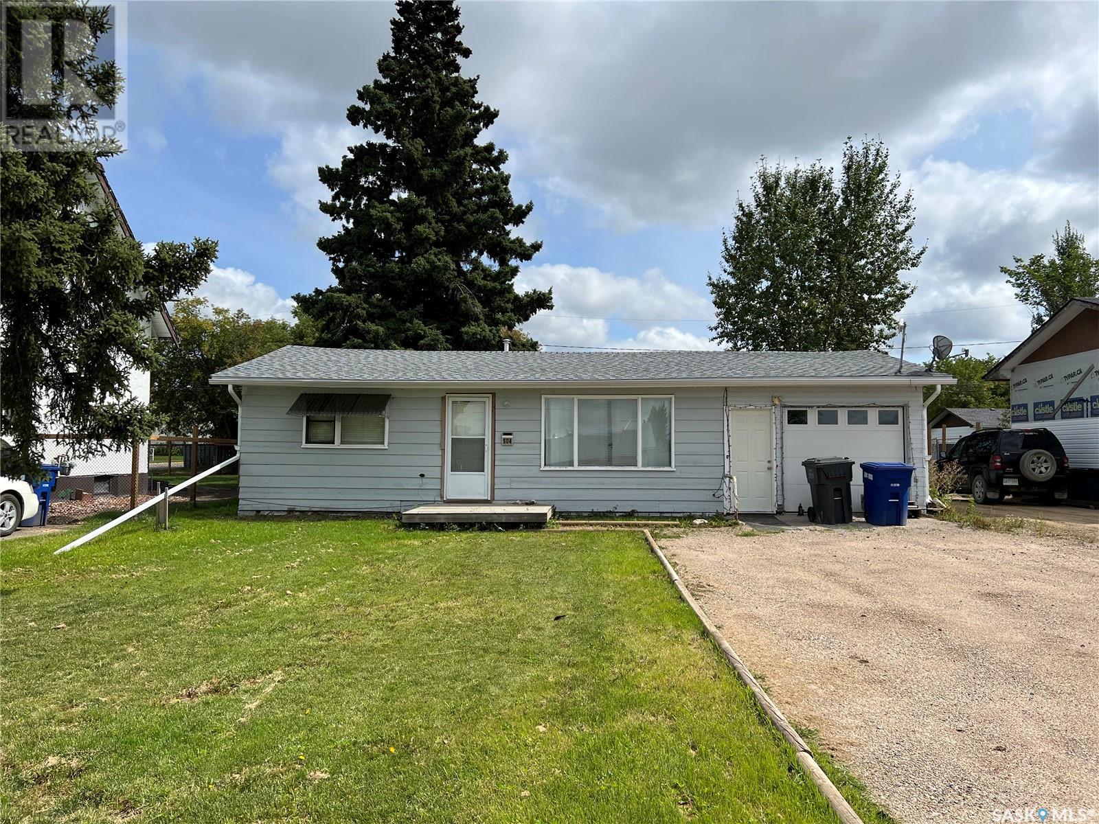 504 3 Street West, Meadow Lake, SK S9X 1C9
