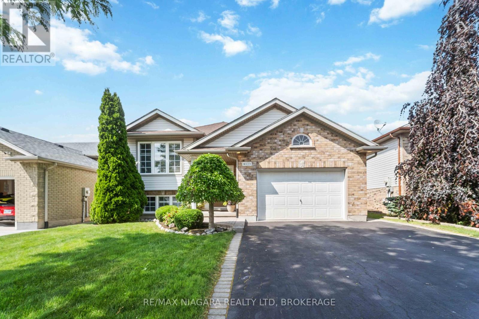 8123 Beaver Glen Dr, Niagara Falls, ON L2H 3K5