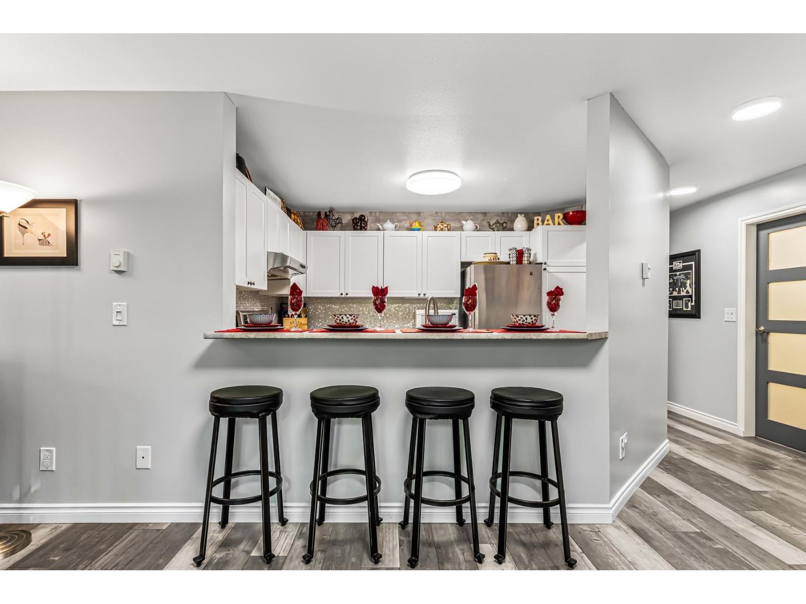 10743 139 Street Unit 203, Surrey, BC V3T 4L8