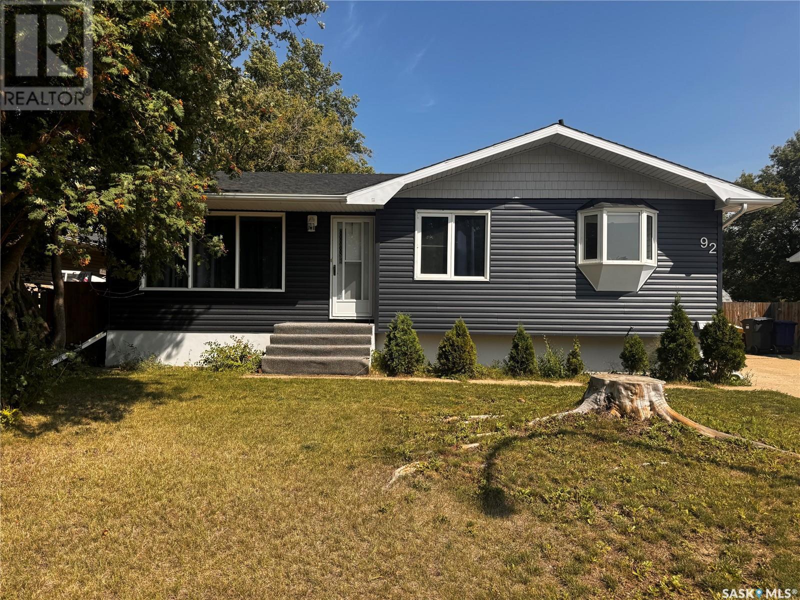 92 Scott Cres, Weyburn, SK S4H 1T6