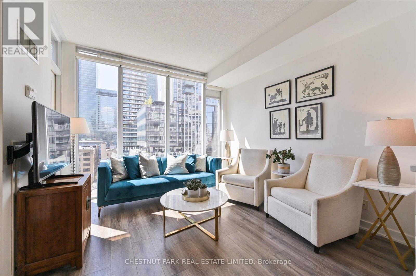 1020 21 Nelson St, Toronto, ON M5V 3H9