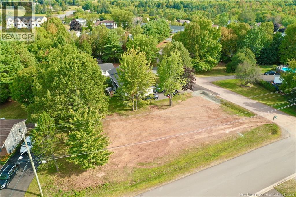 24 Coach House Ln #-1, New Maryland, NB E3C 1J9