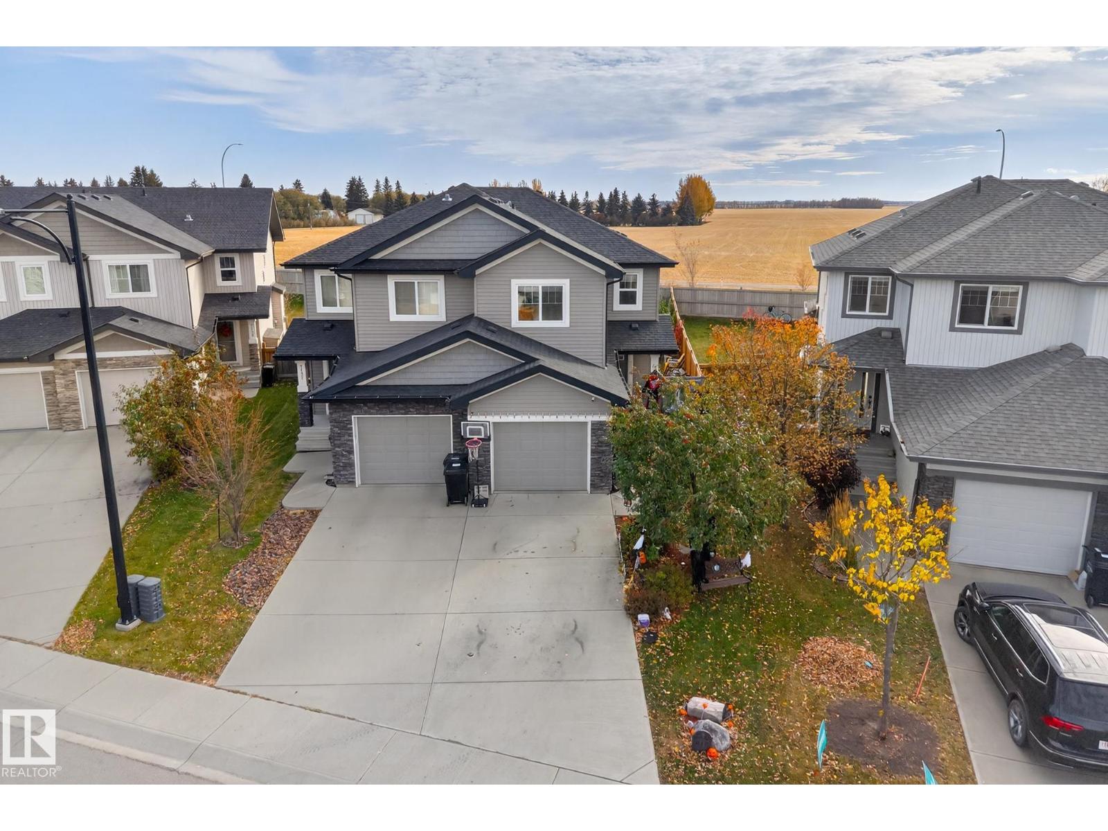 7139 Cardinal Way SW, Edmonton, AB T6W 1Z3