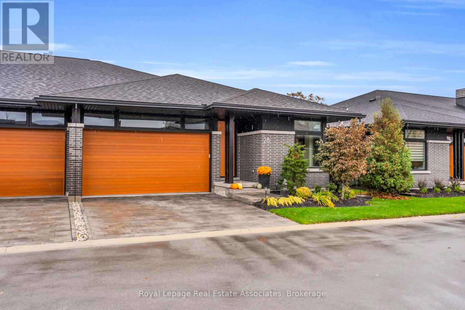 28 Juniper Trl, Welland, ON L3C 0H5