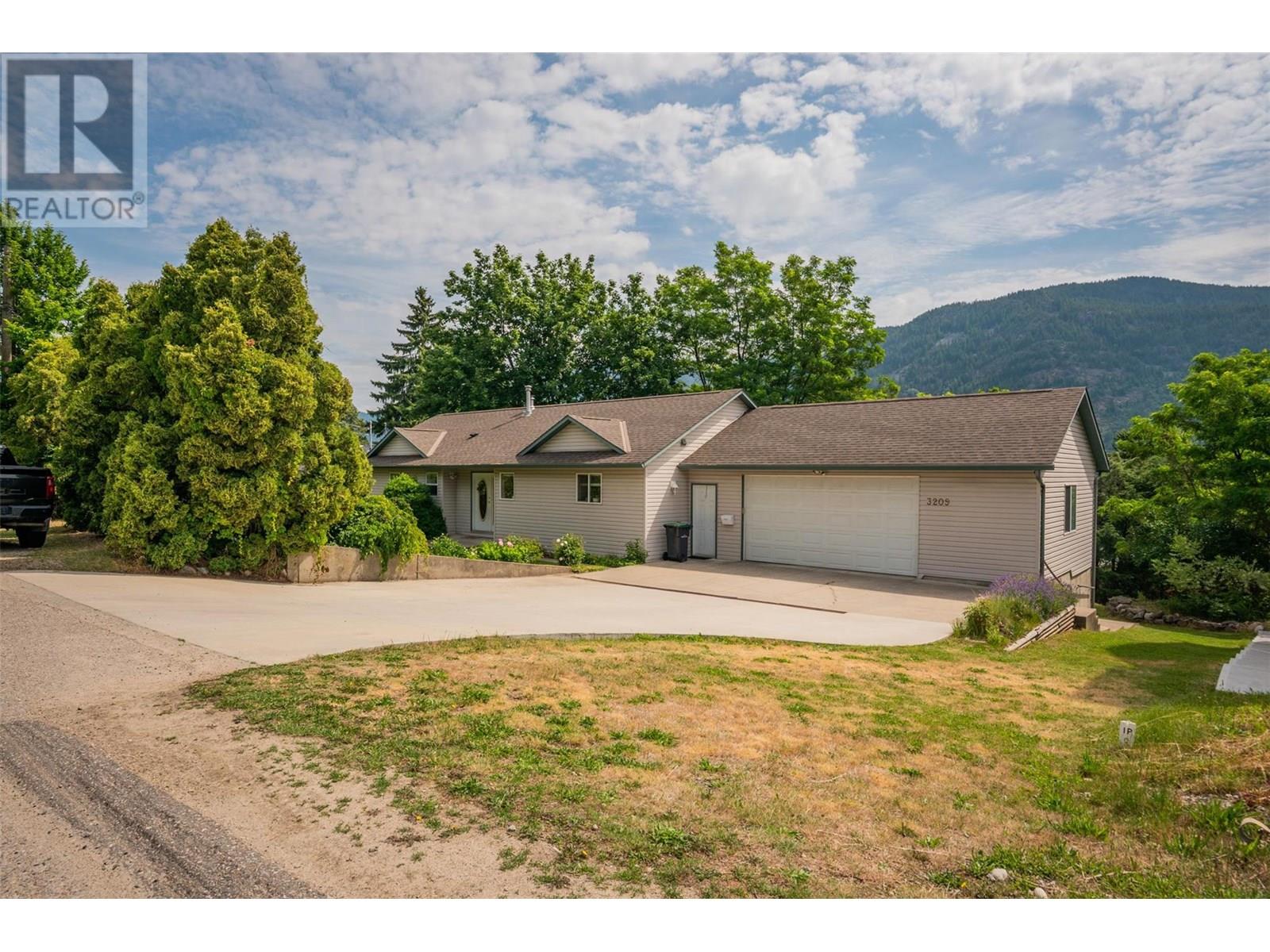 3209 5 Avenue, Castlegar, BC V1N 2V6